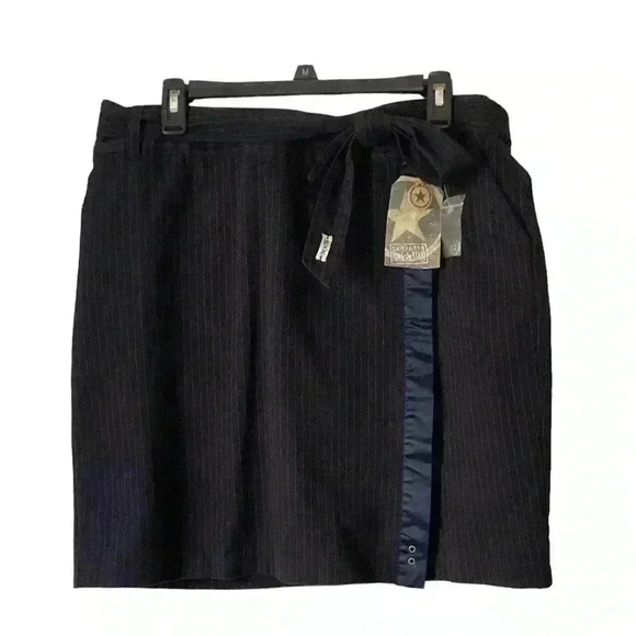 Converse One Star NWT Dark Navy Pinstripe Wrap Skirt. Size 14. - Picture 1 of 10
